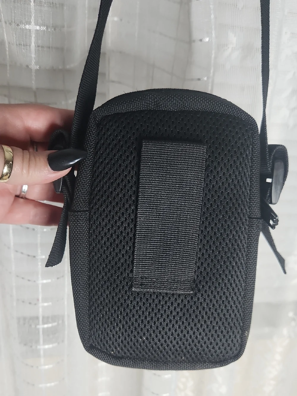 Olympus camera Crossbody bag W zippered front pocket & Adjustable Strap